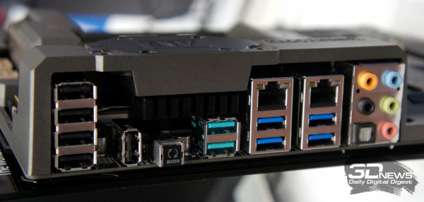 Чёрные порты – USB 2.0, синие – USB 3.0, сиреневые – USB 3.1