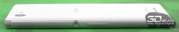 Sony Xperia E3 – правый торец