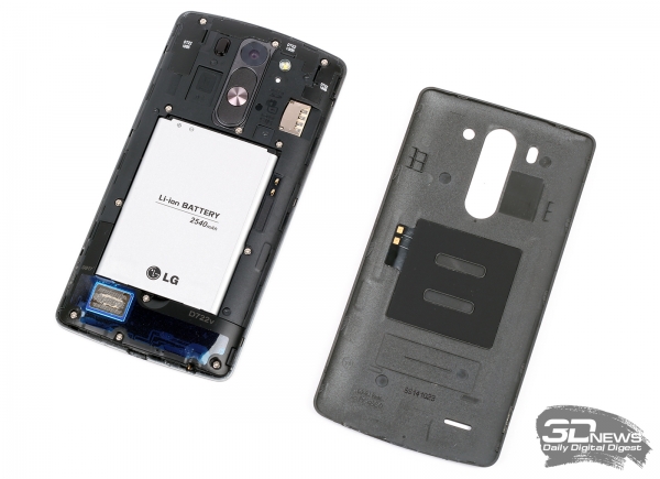 LG G3s LTE со снятой задней крышкой