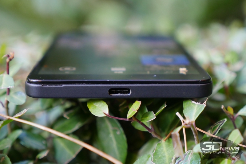 Microsoft Lumia 950, нижняя грань: разъем USB Type-C