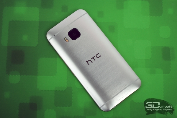 HTC One M9 – задняя панель