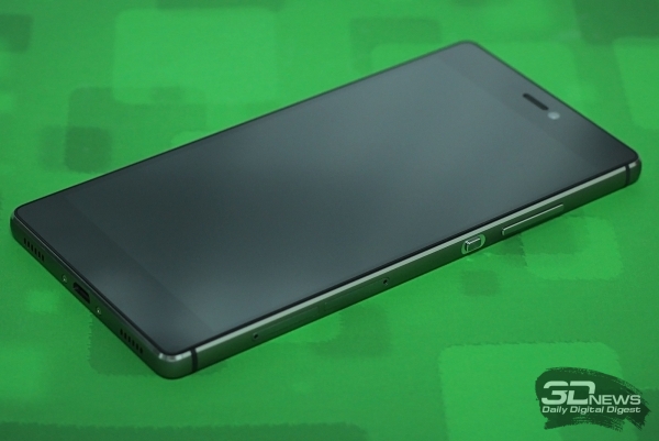 Huawei P8 – лицевая панель