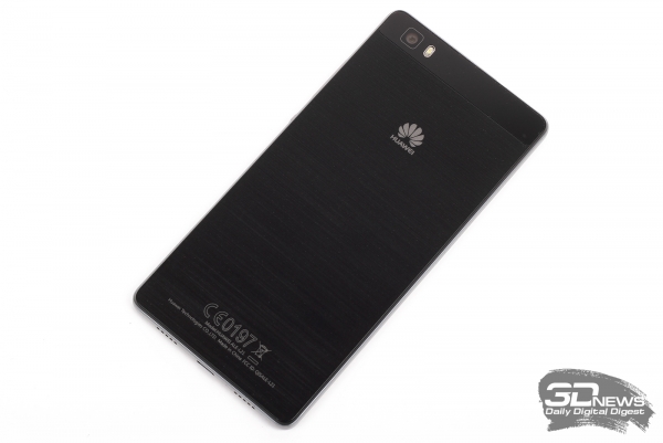 Huawei P8 Lite – задняя панель