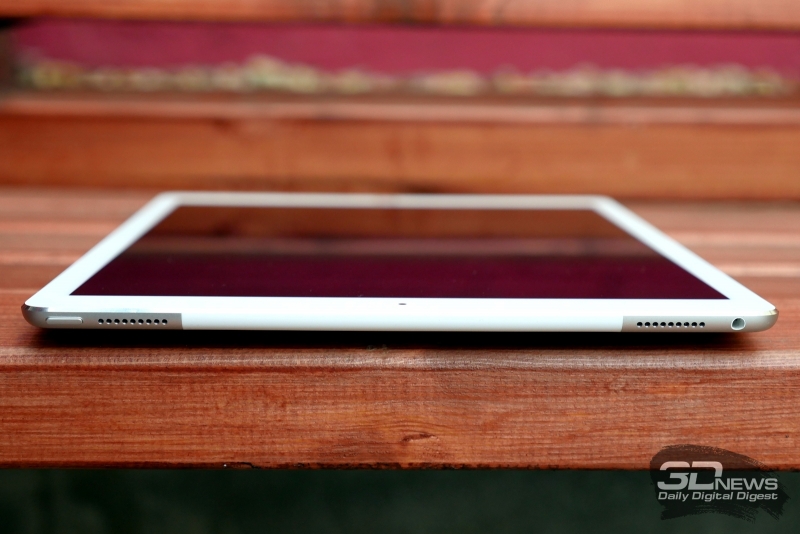 Apple iPad Pro, верхний торец: кнопка включения, миниджек для наушников и еще два динамика