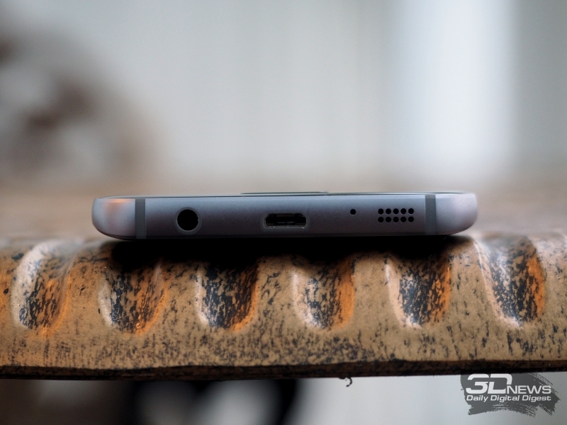 Samsung Galaxy S7, нижняя грань: порт microUSB, 3,5-мм миниджек для наушников и  основной динамик